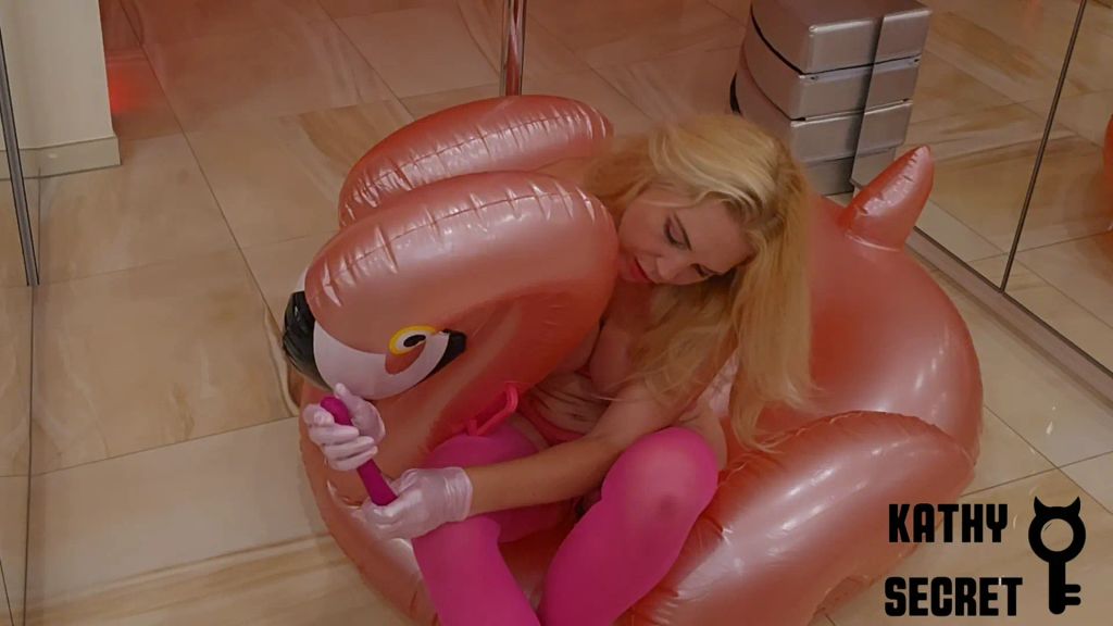 sexy foto nr. 5 von INFLATABLE FETISH - der Riesen Ballon muss den Squirting...