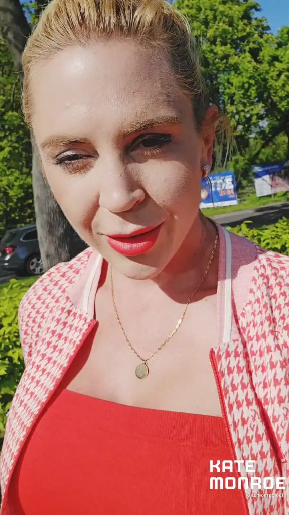 sexy foto nr. 1 von JOI: STIEFSOHN FICKT STIEFMUTTER IM AUTO WEG