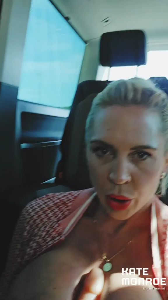 sexy foto nr. 5 von JOI: STIEFSOHN FICKT STIEFMUTTER IM AUTO WEG
