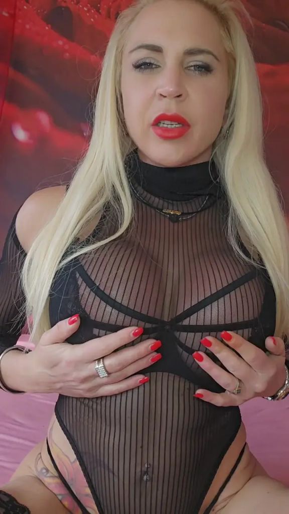 sexy foto nr. 1 von 🇺🇲JERK OFF COUNTDOWN FROM THE NYLON STILETTO MILF