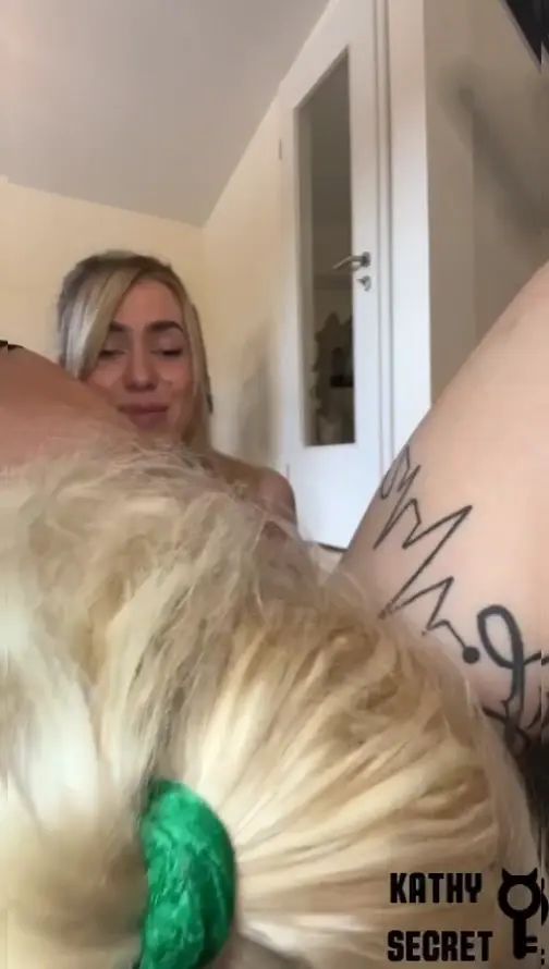 sexy foto nr. 4 von NAUGHTY GIRLS IN THE GYM