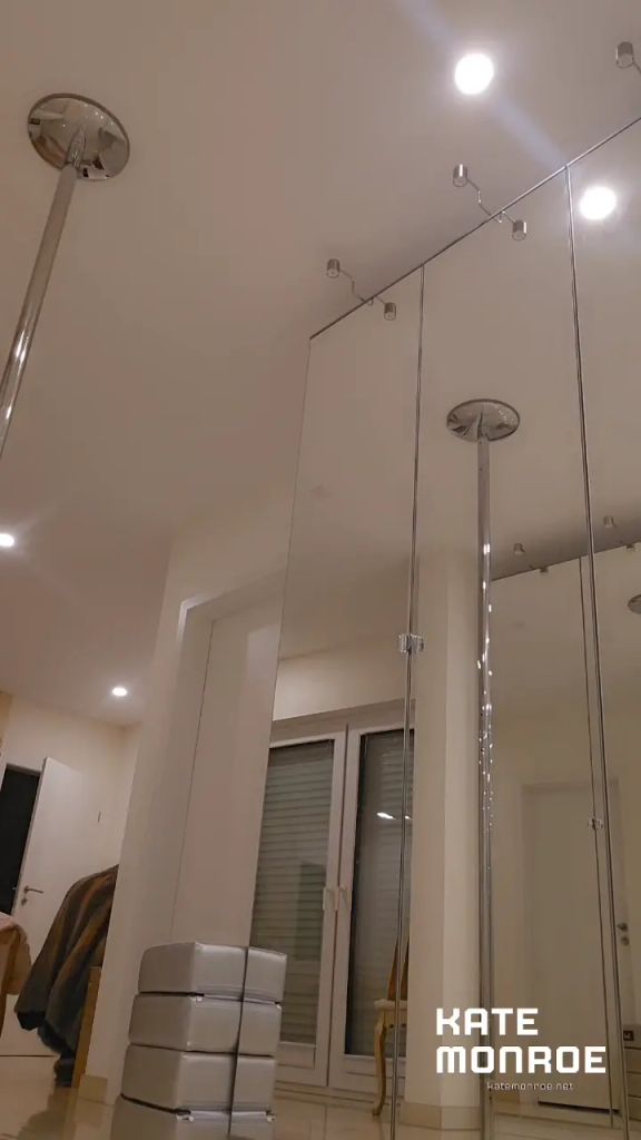 sexy foto nr. 3 von Dominante Wichsanweisung: DEINE EIER GEHÖREN DER OSTERHÄSIN