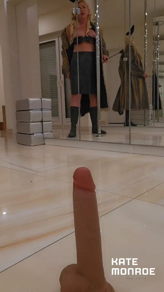 sexy foto nr. 4 von Dominante Wichsanweisung: DEINE EIER GEHÖREN DER OSTERHÄSIN