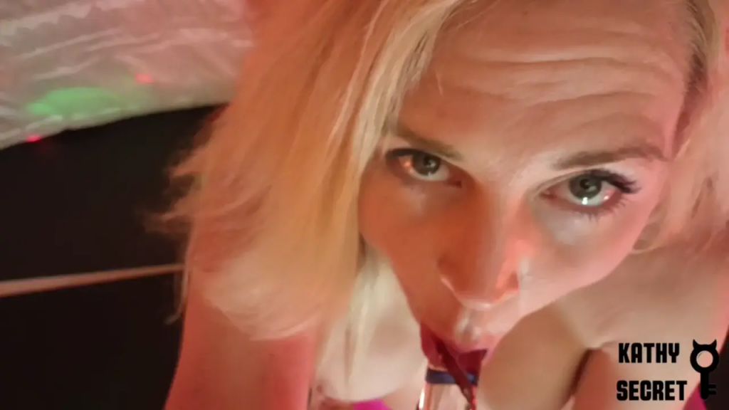 Vorschaubild 6 zum Video „Ass to Mouth! Der geile Ficksaft wird in allen Löchern verte“