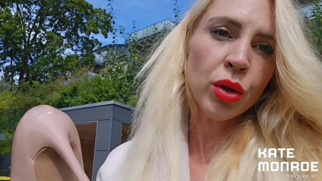 Vorschaubild 1 zum Video „Wichs die dreckigen Füße voll!“