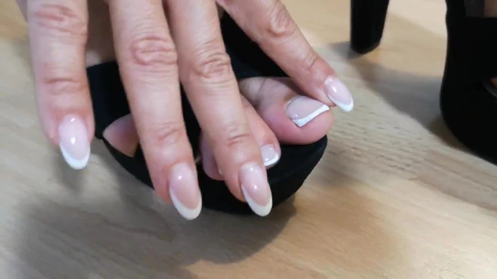 sexy foto nr. 2 von FRENCHNAILS (Fetisch)