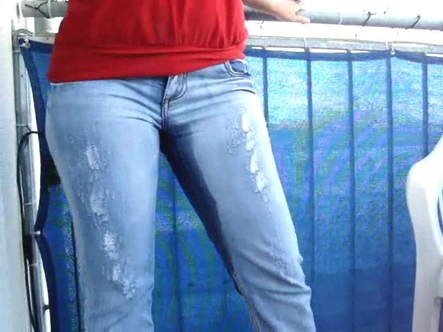 sexy foto nr. 9 von Bei Freundin auf dem Balkon gepisst
