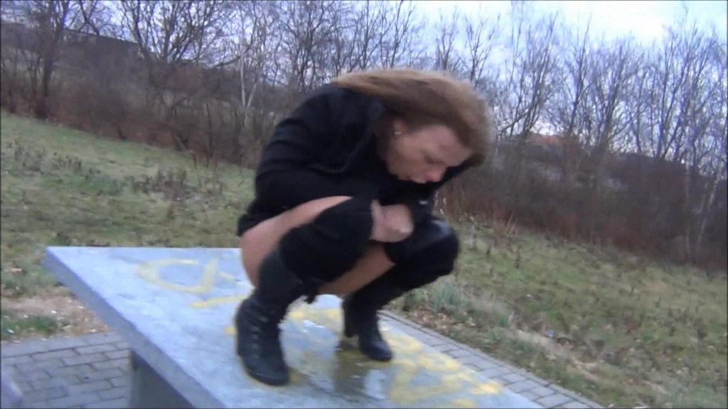 sexy foto nr. 8 von Hemmungen? Nö! Wir pissen überall hin