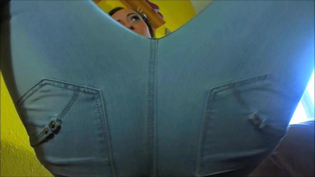 sexy foto nr. 6 von MEIN JEANSARSCH BRINGT DICH ZUM SPRITZEN