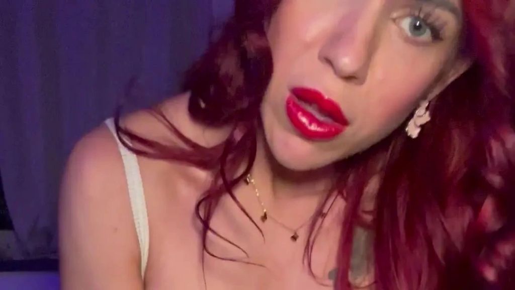 Vorschaubild zum Video „BBC DILDO SPRENGT MEINE ENGE FOTZE!!“ von Just Sophia
