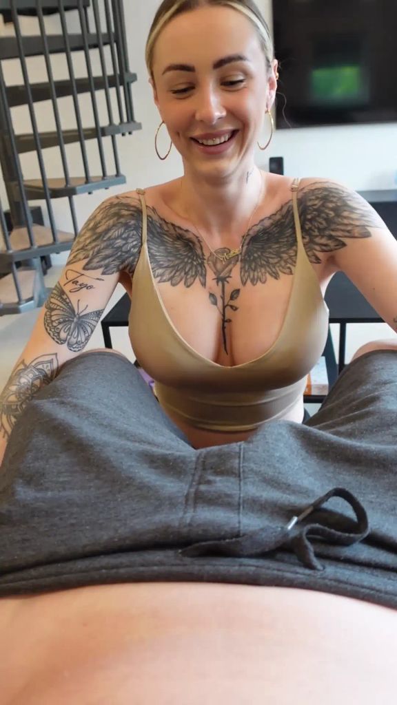 Vorschaubild 1 zum Video „BJ mit fetter Gesichtsbesamung 💦🍆“