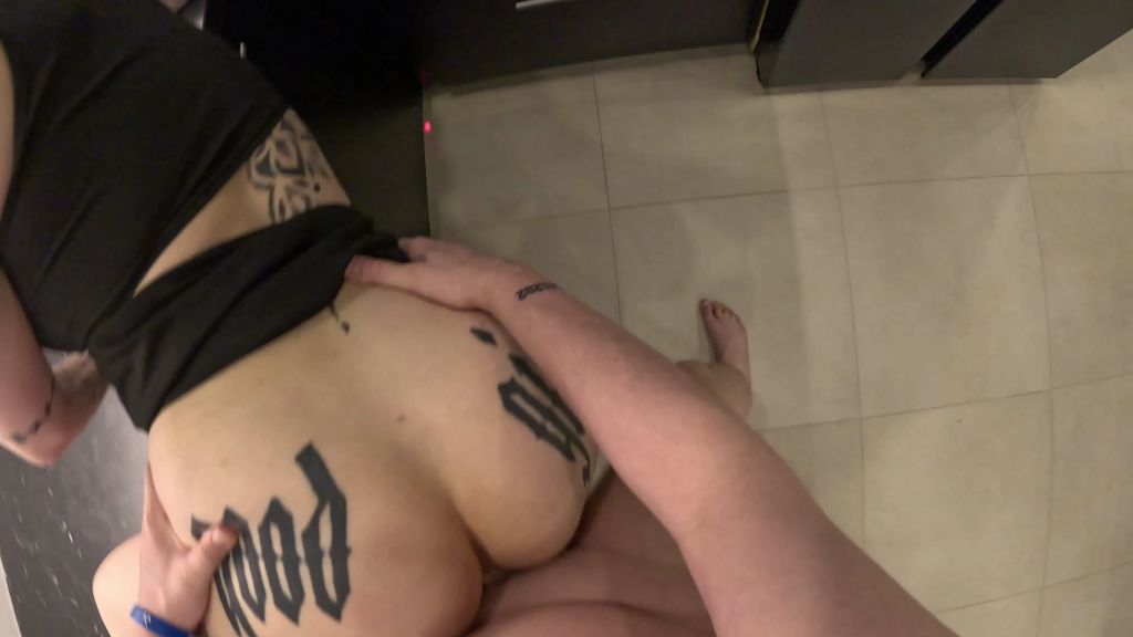 Vorschaubild 4 zum Video „Heißer Homeoffice Fick 💦👀“