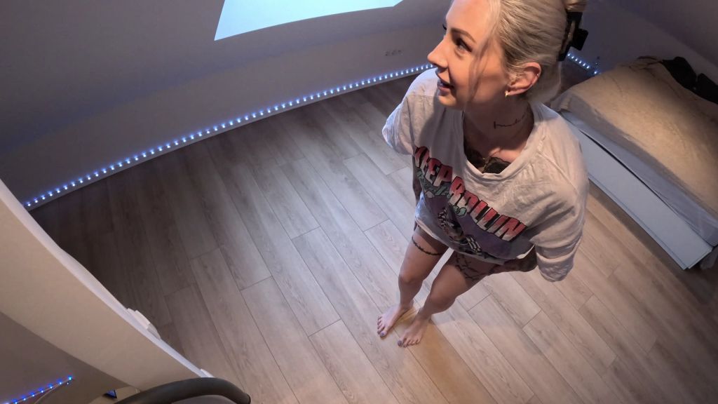 Vorschaubild 3 zum Video „Vermieter kommt zur Reparatur und fickt mich durch 😮‍💨“
