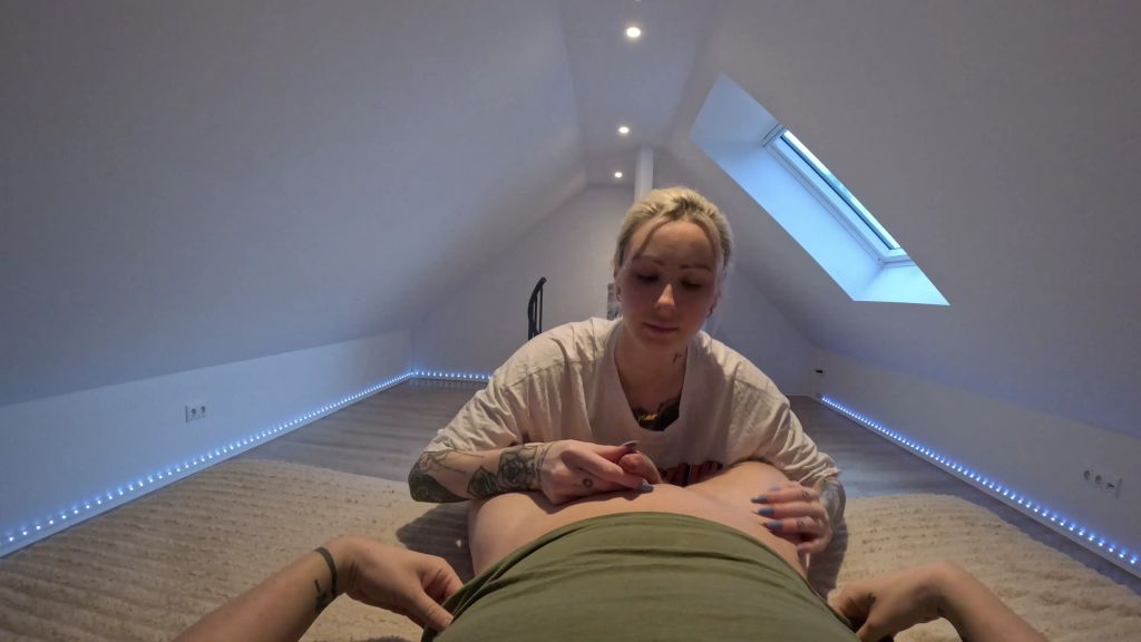 Vorschaubild 4 zum Video „Vermieter kommt zur Reparatur und fickt mich durch 😮‍💨“