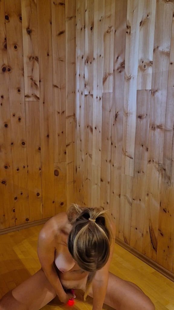 Vorschaubild 4 zum Video „Sexy Stretching mit Happy End 🔥💦“