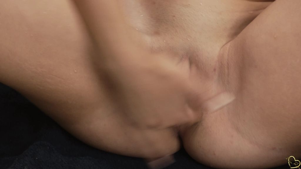 Vorschaubild 2 zum Video „CLOSE-UP Squirt XXL EXTREM 💦“