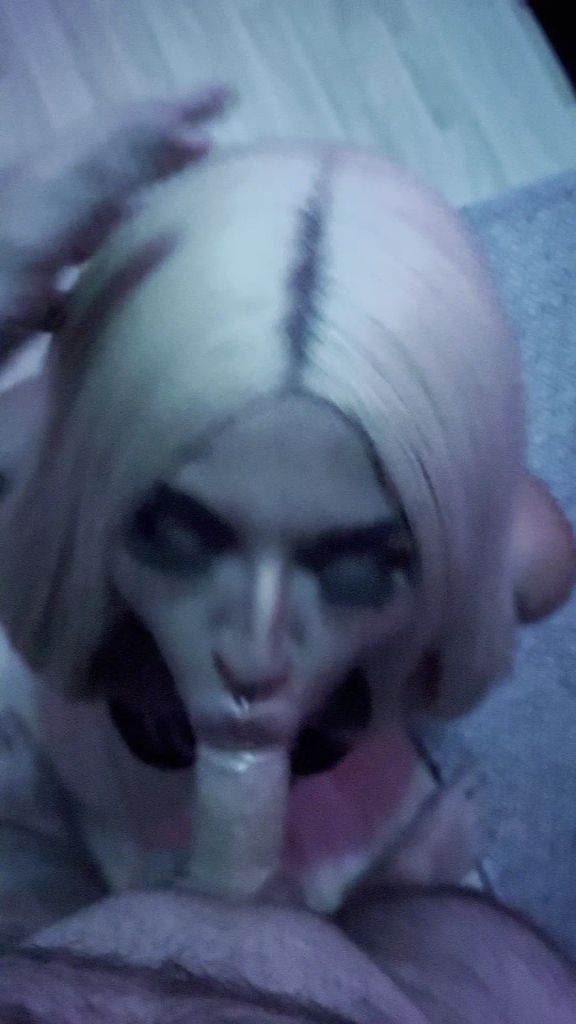 Vorschaubild 2 zum Video „Mouthful of Trouble 😏“