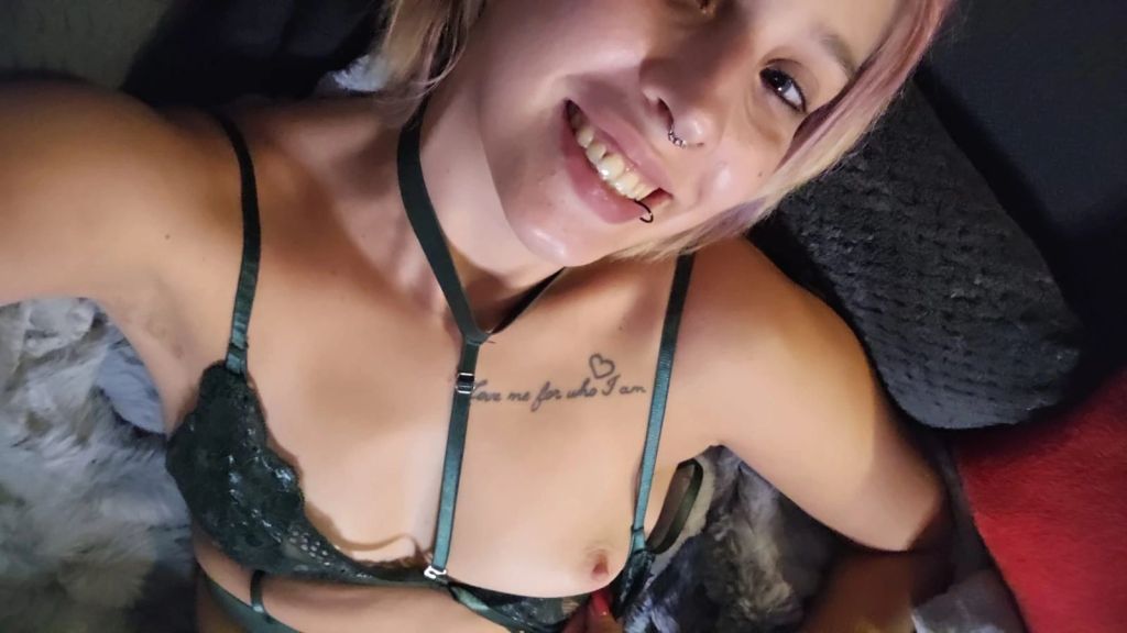 Vorschaubild zum Video „Geile Nägel 👄“ von Amy Love 98