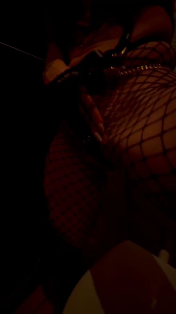 Vorschaubild 2 zum Video „Auf der CLUBTOILETTE mit einem FREMDEN 😱“