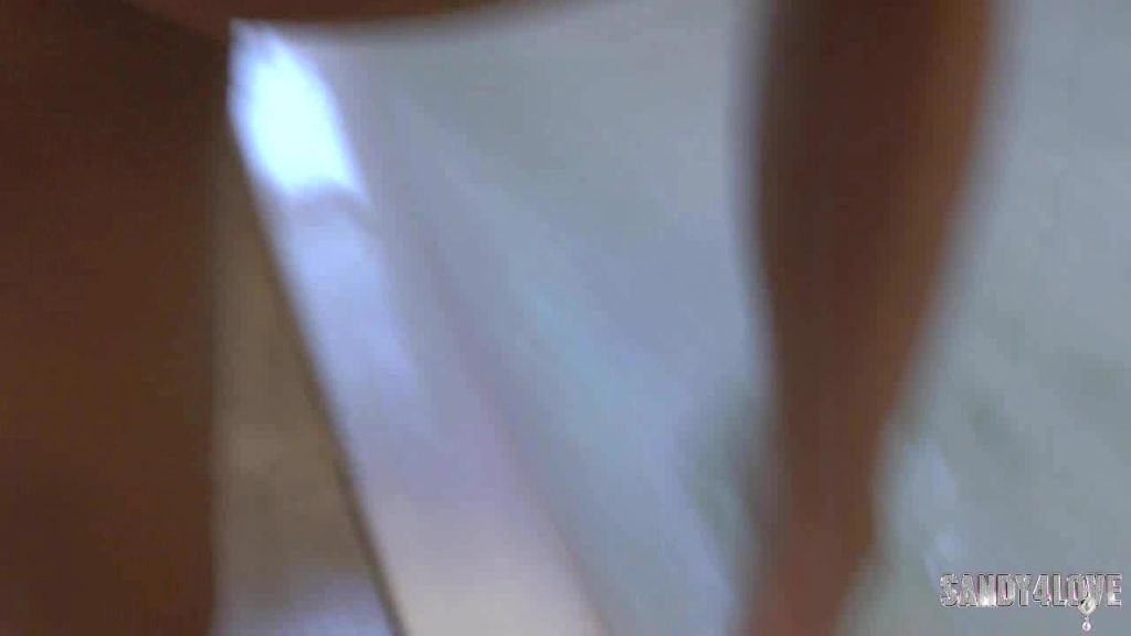 sexy foto nr. 4 von er pisst mir auf die Nylonstrumpfhose