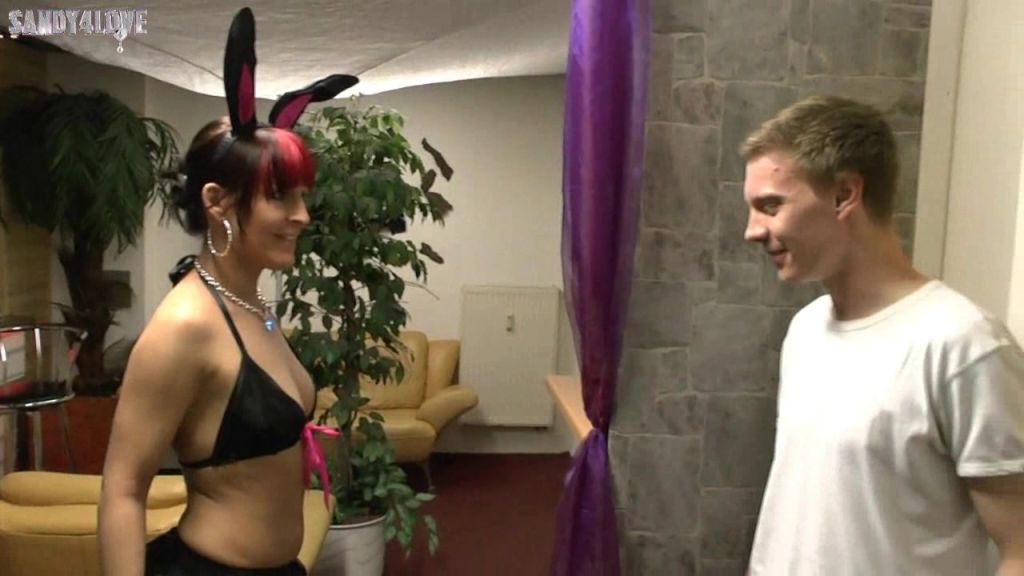 sexy foto nr. 2 von Osterbunny auf Eiersuche!