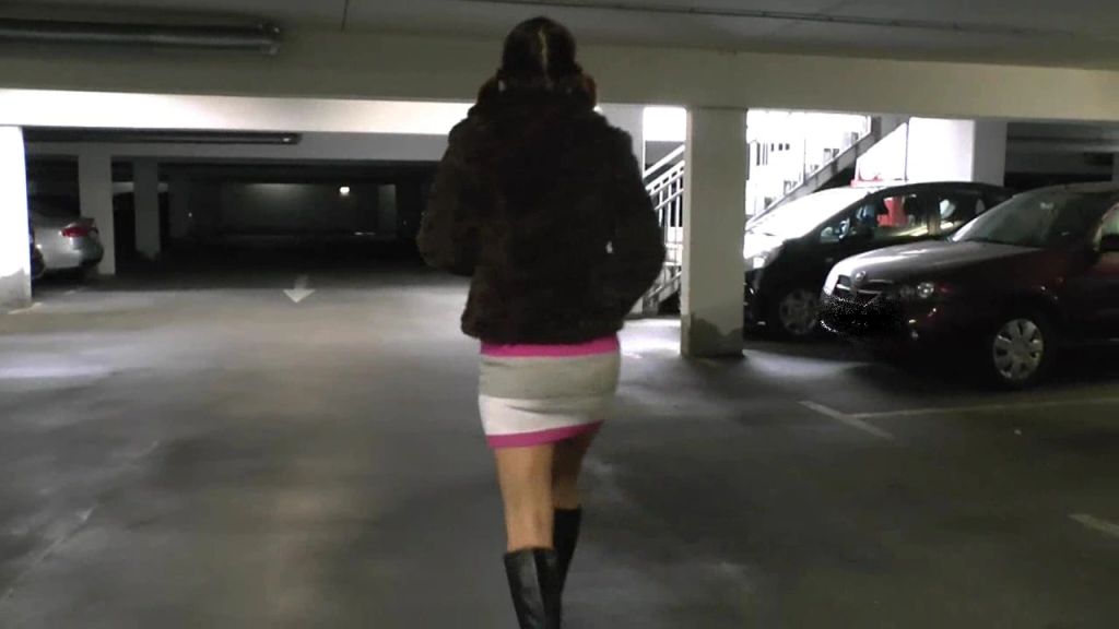 sexy foto nr. 2 von In die Tiefgarage gepisst
