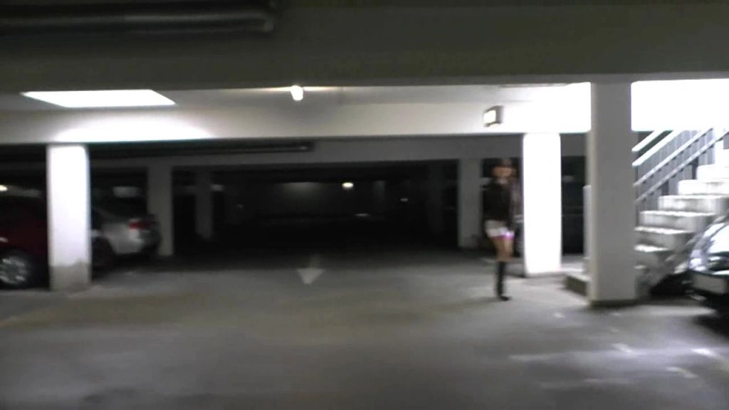 sexy foto nr. 4 von In die Tiefgarage gepisst