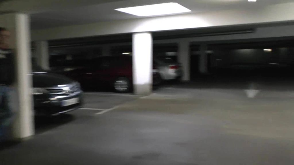 sexy foto nr. 5 von In die Tiefgarage gepisst
