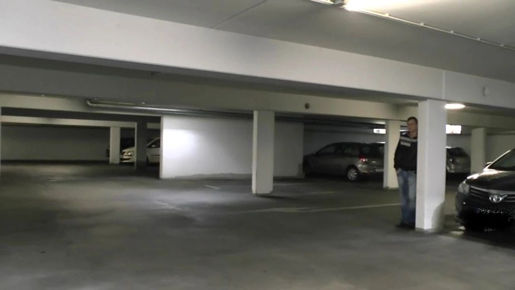 sexy foto nr. 7 von In die Tiefgarage gepisst