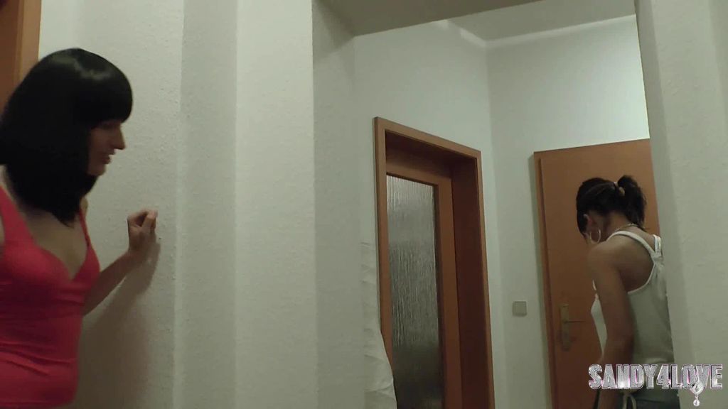 sexy foto nr. 1 von SIND WIR NOCH NORMAL?