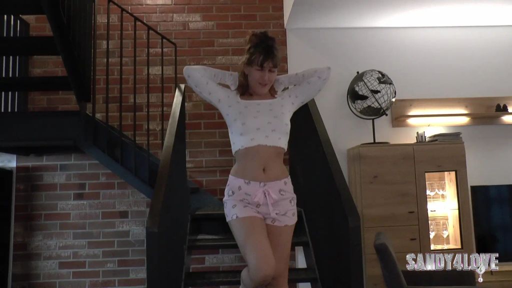 sexy foto nr. 2 von süsses Pissvideo für Sparfüchse!