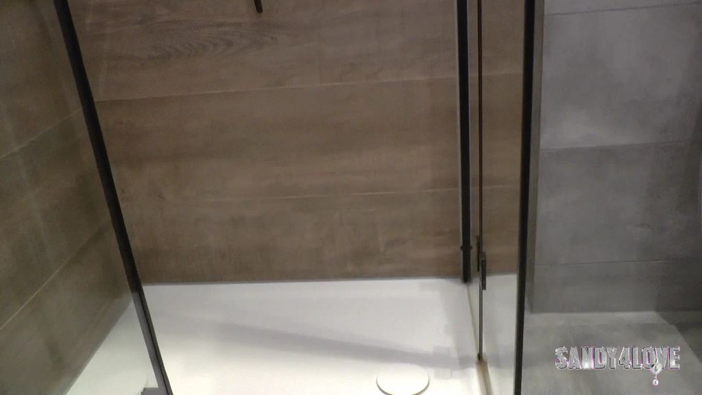 sexy foto nr. 4 von HIGHWASTE BodyPISS nach langer PARTYNACHT!