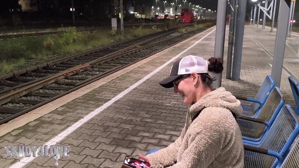 sexy foto nr. 1 von VON FAN AM BAHNSTEIG ERKANNT!!! Mut wird belohnt!!