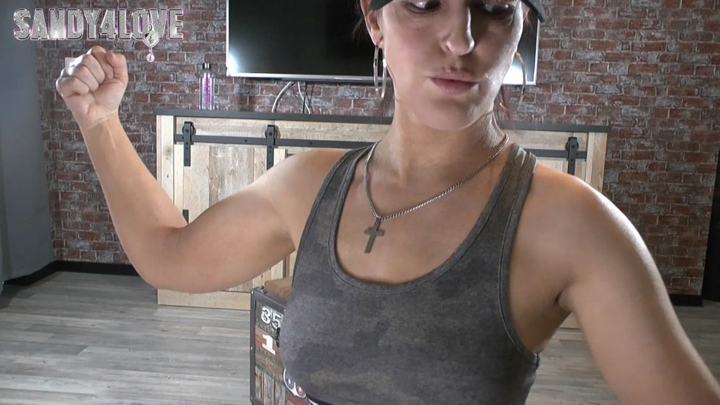 sexy foto nr. 5 von 🔥 Camo Fit Check – Muskeln & Kurven in Action 💪