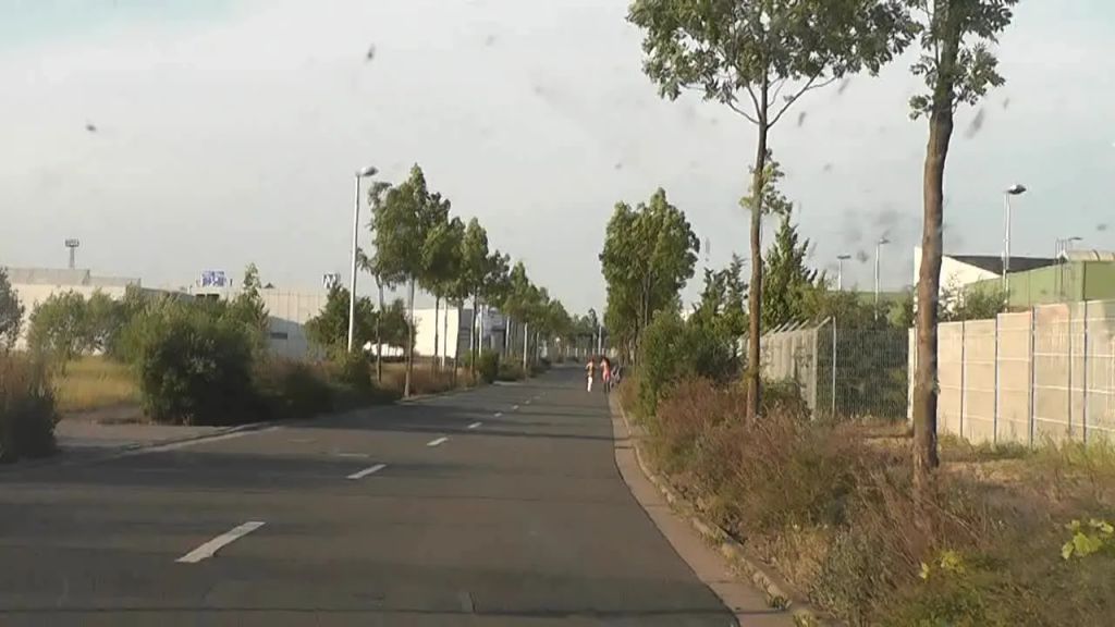 2 billige STRAssENNUTTEN blasen Freier ab