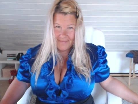 sexy foto nr. 2 von cam in satin