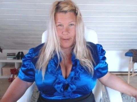 sexy foto nr. 4 von cam in satin