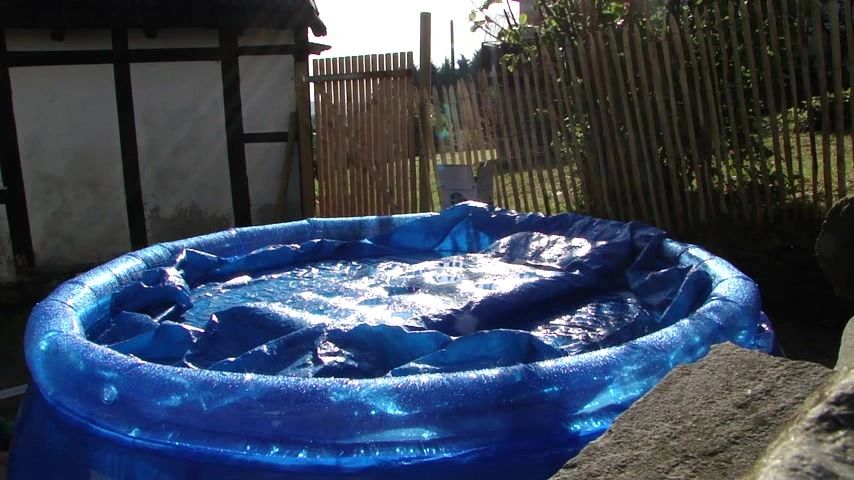 sexy foto nr. 2 von Der Pool meiner Nachbarn