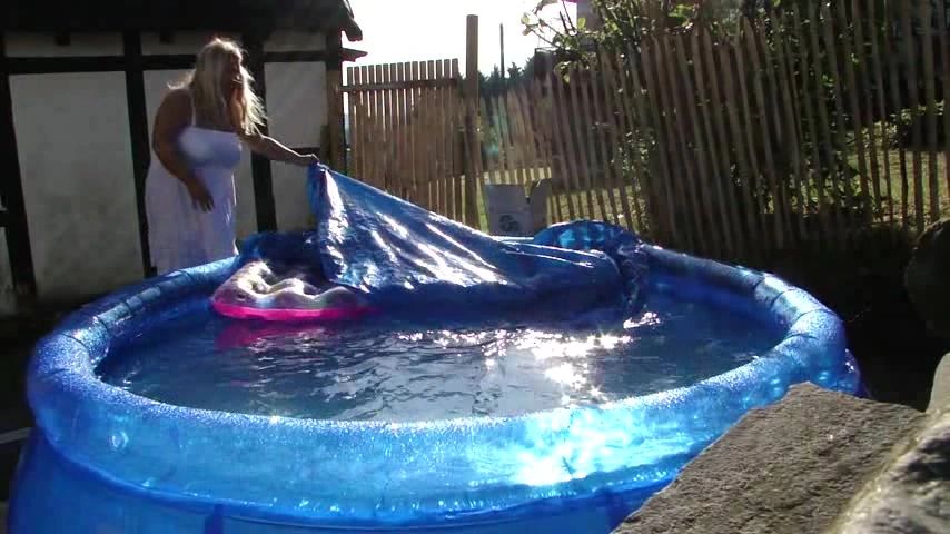 sexy foto nr. 3 von Der Pool meiner Nachbarn