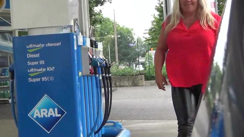 sexy foto nr. 5 von eben an der tanke