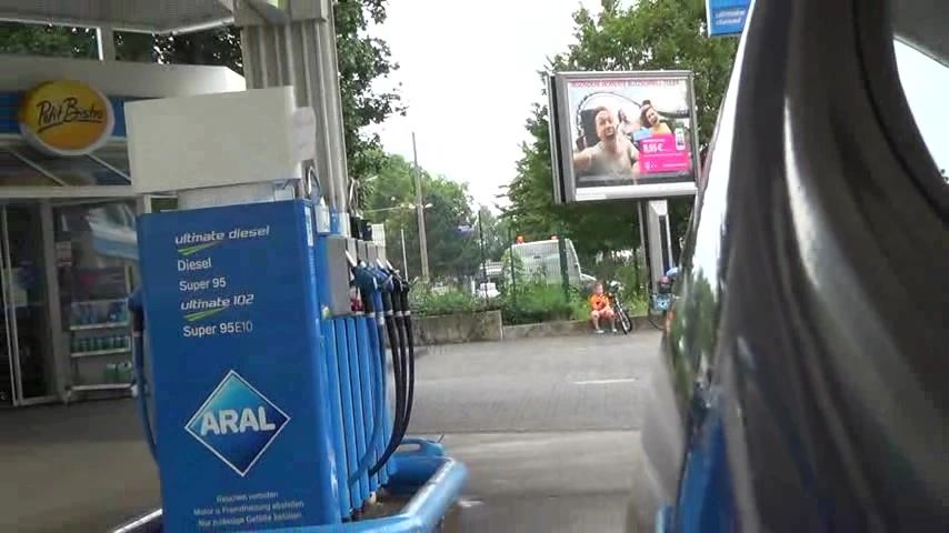 sexy foto nr. 6 von eben an der tanke