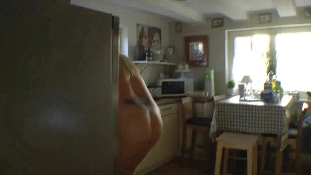 sexy foto nr. 3 von Die Nackt WG - Kochen ohne Klamotten
