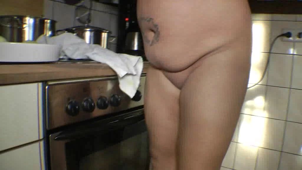 sexy foto nr. 8 von Die Nackt WG - Kochen ohne Klamotten