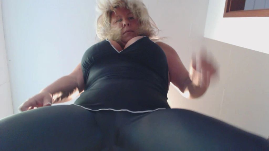 sexy foto nr. 3 von Housecleaning in LycraLeggings