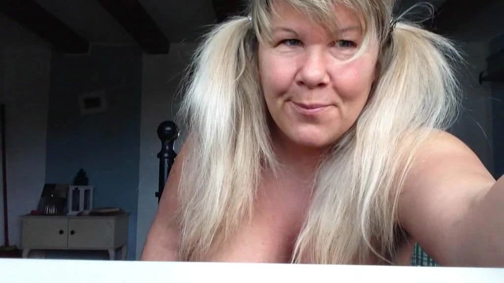 sexy foto nr. 2 von Rubber Bitch mit Gummihandschuhen