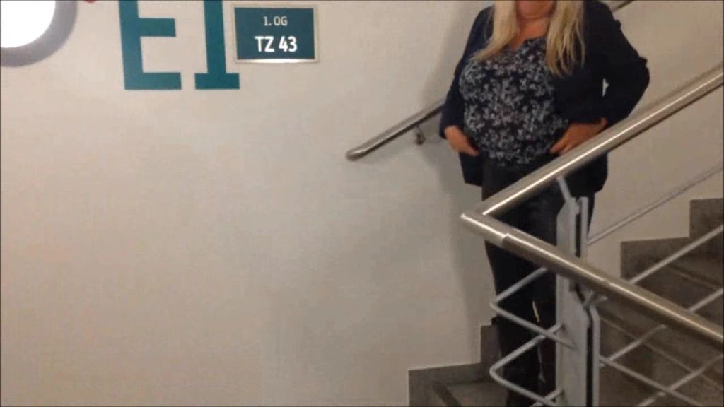 sexy foto nr. 3 von Hausflur eingeweiht / NS MilF Clip