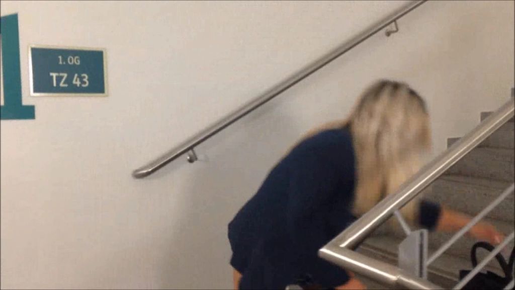 sexy foto nr. 9 von Hausflur eingeweiht / NS MilF Clip