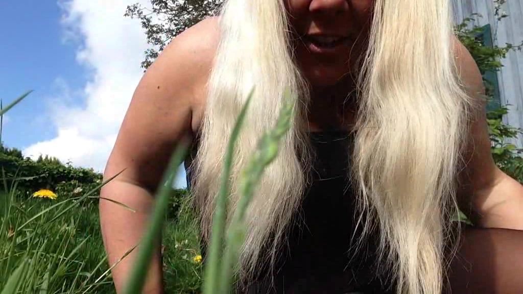 sexy foto nr. 2 von Video-Wettbewerb: gewagter Frühling- die ersten geilen Outd…