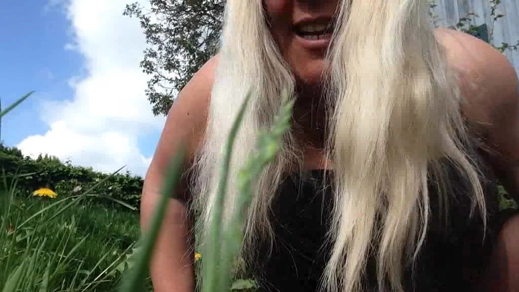 sexy foto nr. 3 von Video-Wettbewerb: gewagter Frühling- die ersten geilen Outd…