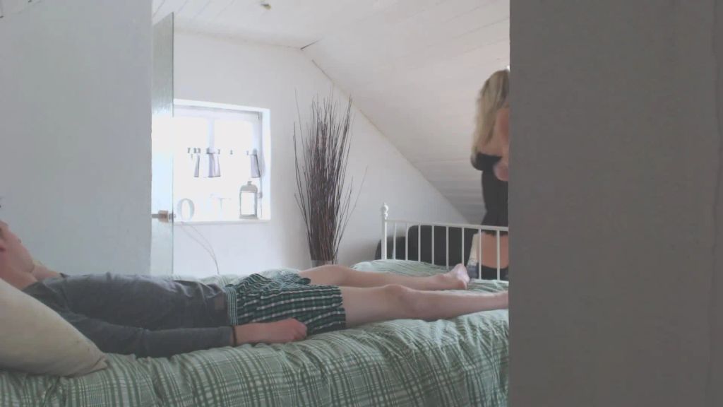 sexy foto nr. 1 von Kollege vom kleinen Bruder.. hat ein Hammerteil - Teil 1